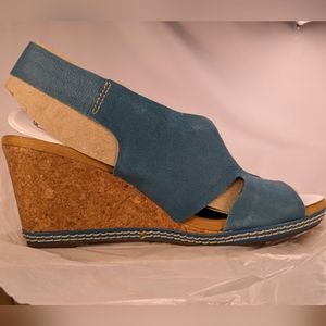 Clarks Women's Helio Float Wedge Sandal -  -Teal- Nubuck Leather- Size 8 WIDE